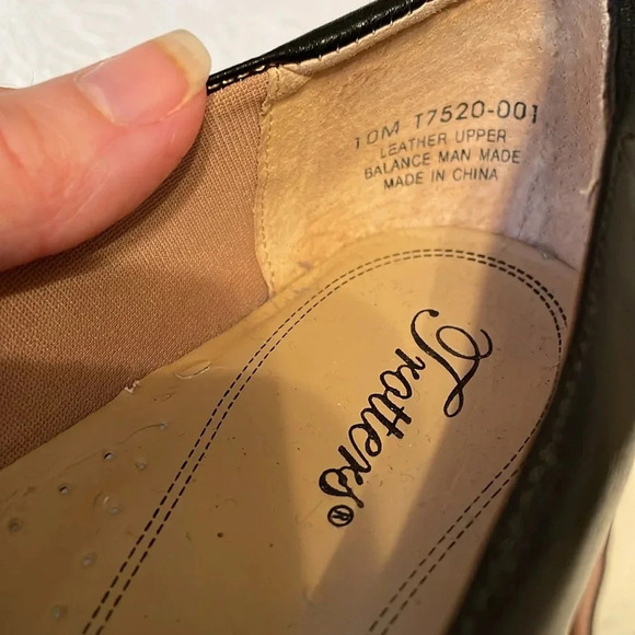 Trotters Black Leather Slip On Loafers 10 M 2” Heel Comfort Style Vintage GUC - Picture 8 of 9